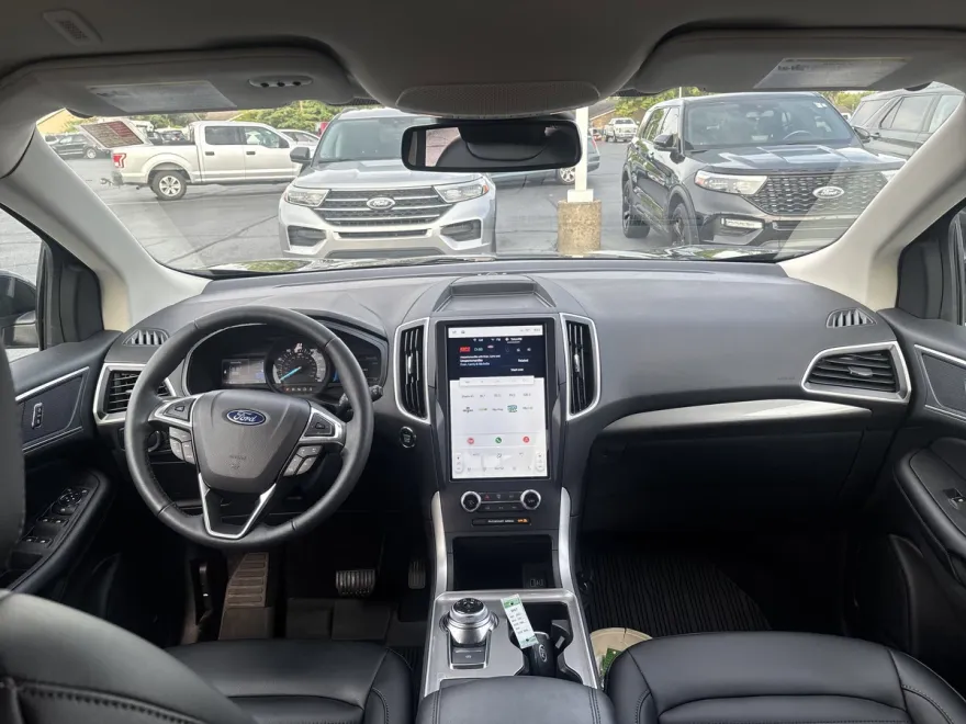 2023 Ford Edge SEL photo 1
