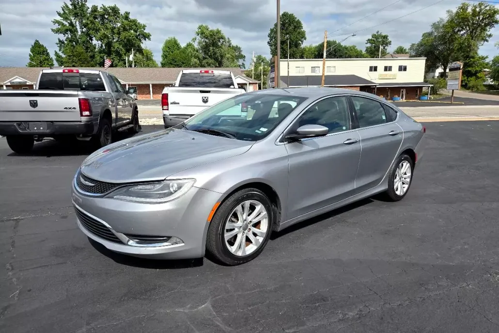 2015 Chrysler 200 Limited photo 1
