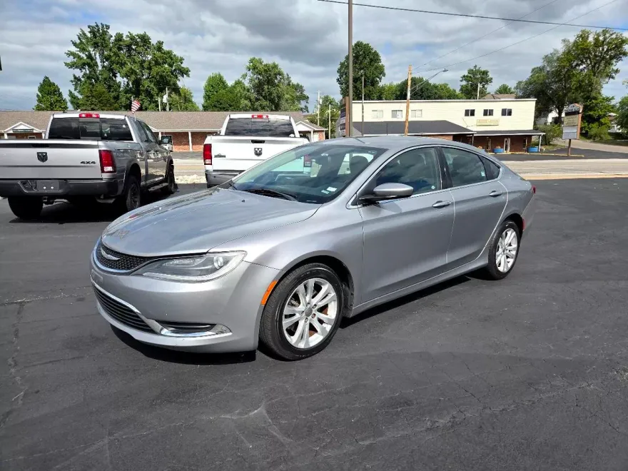 2015 Chrysler 200 Limited photo 1