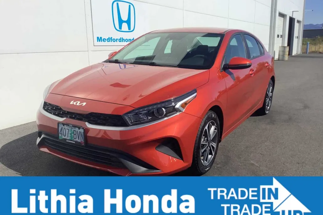 2023 Kia Forte LXS photo 1