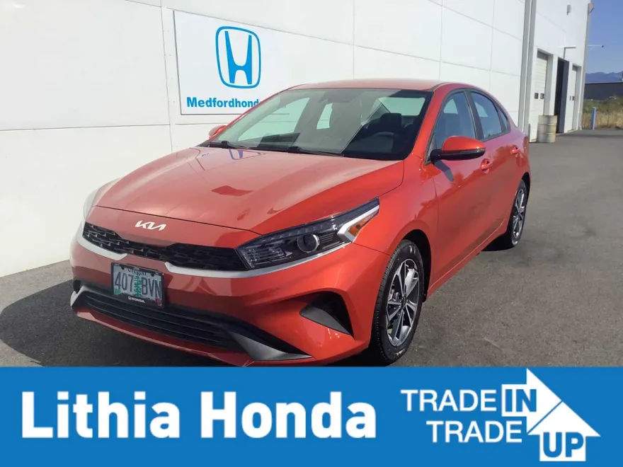 2023 Kia Forte LXS photo 1