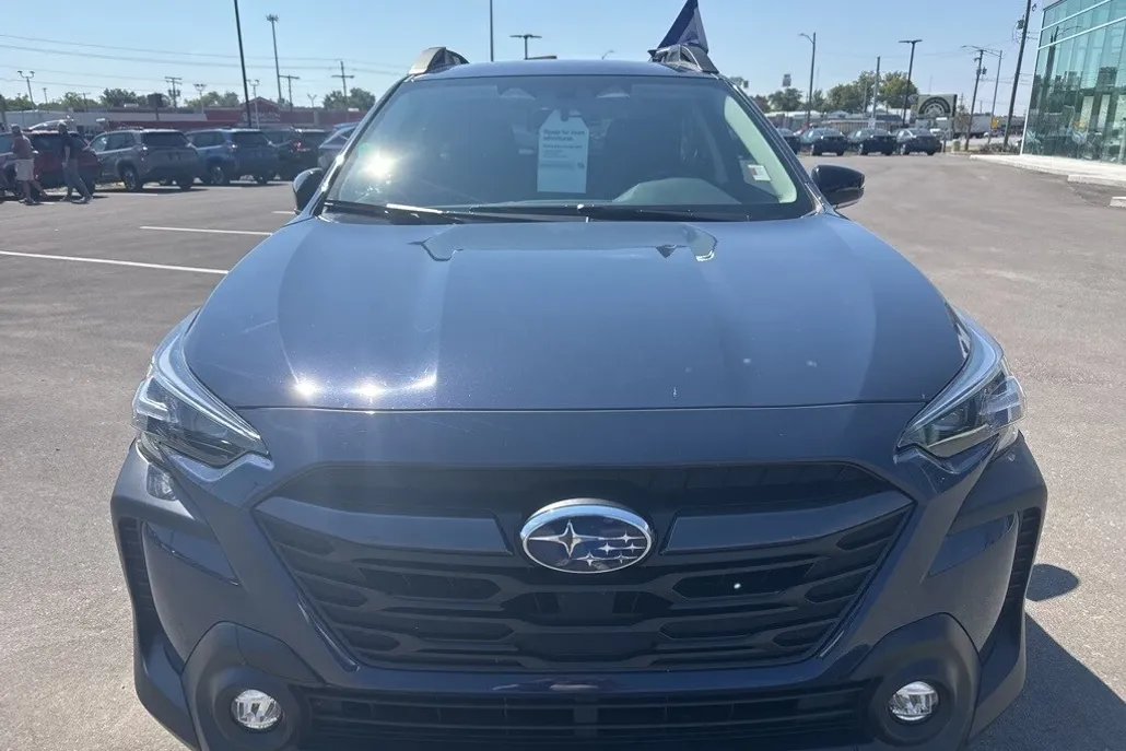 2025 Subaru Outback Premium photo 1