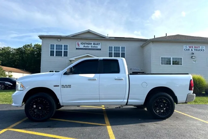 2015 Ram 1500 SLT photo 1