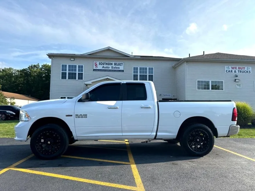 2015 Ram 1500 SLT photo 1