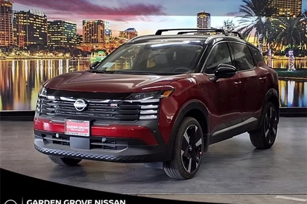 2025 Nissan Kicks SR photo 1