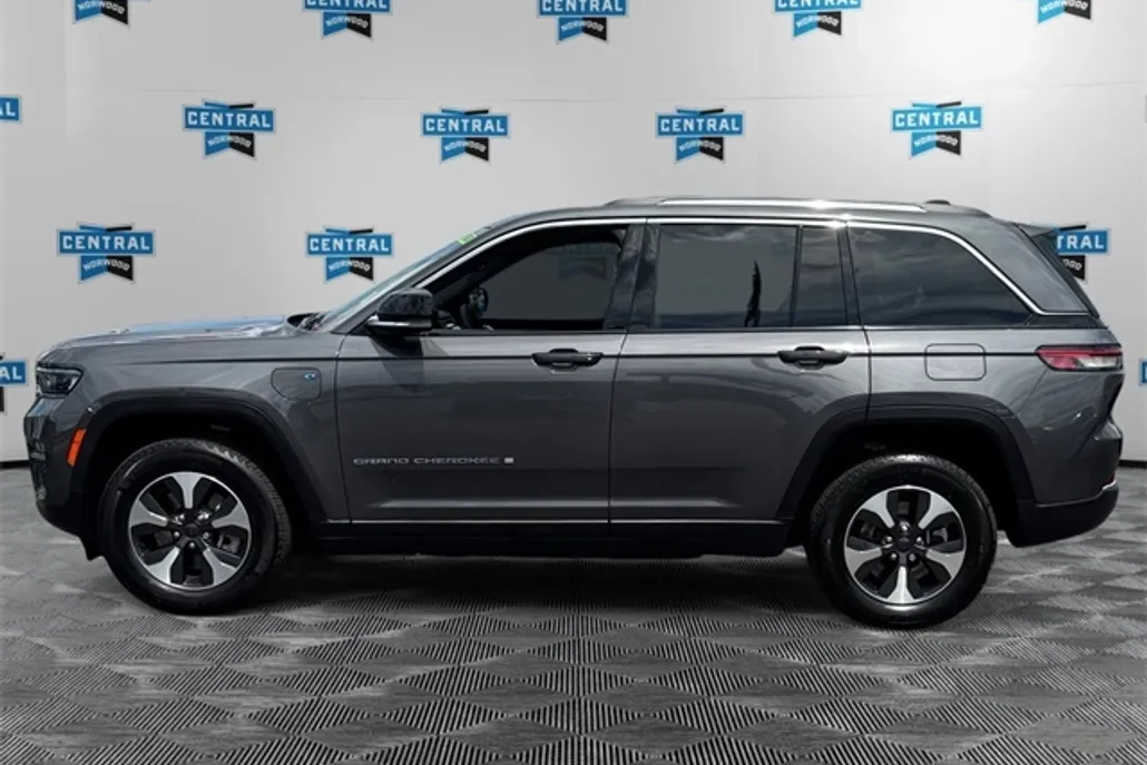 2022 Jeep Cherokee Limited 4xe photo 1