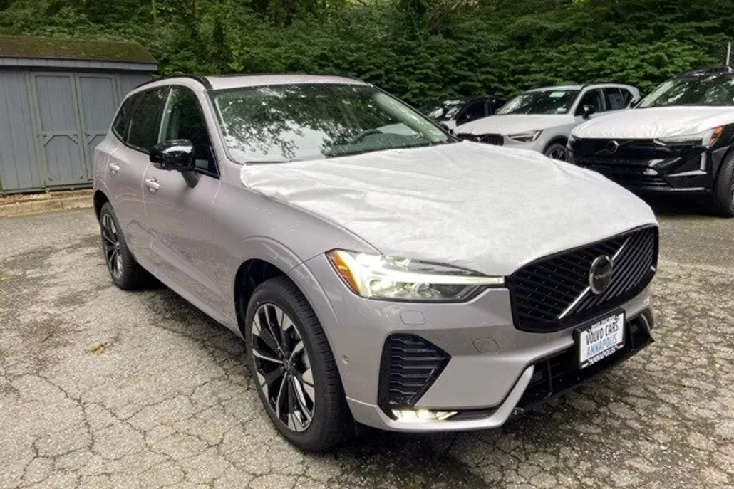2026 Volvo XC60 Plus photo 1