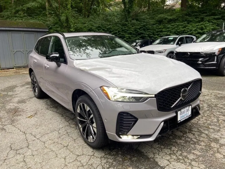 2026 Volvo XC60 Plus photo 1