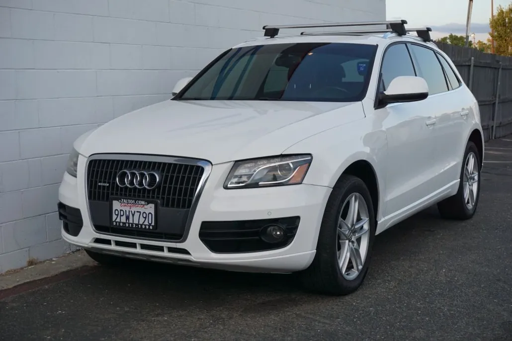 2012 Audi Q5 2.0T Premium photo 1