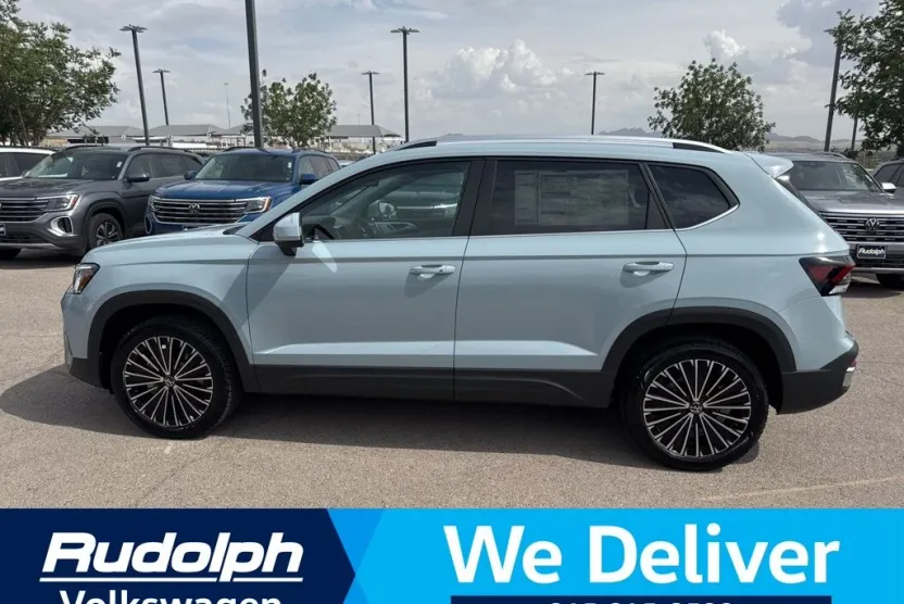2025 Volkswagen Taos SE photo 1