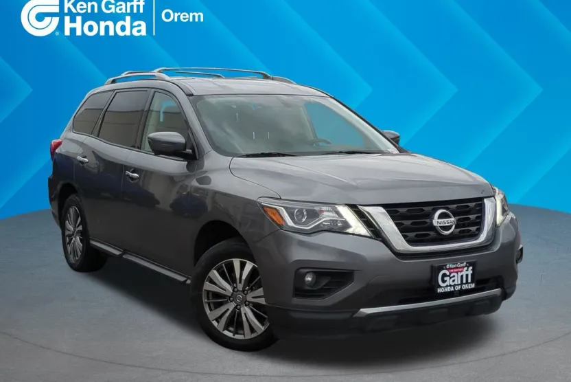 2019 Nissan Pathfinder SL photo 1