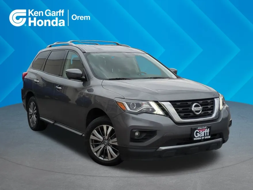 2019 Nissan Pathfinder SL photo 1