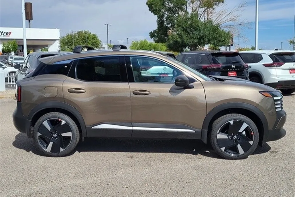 2026 Nissan Kicks SR photo 1