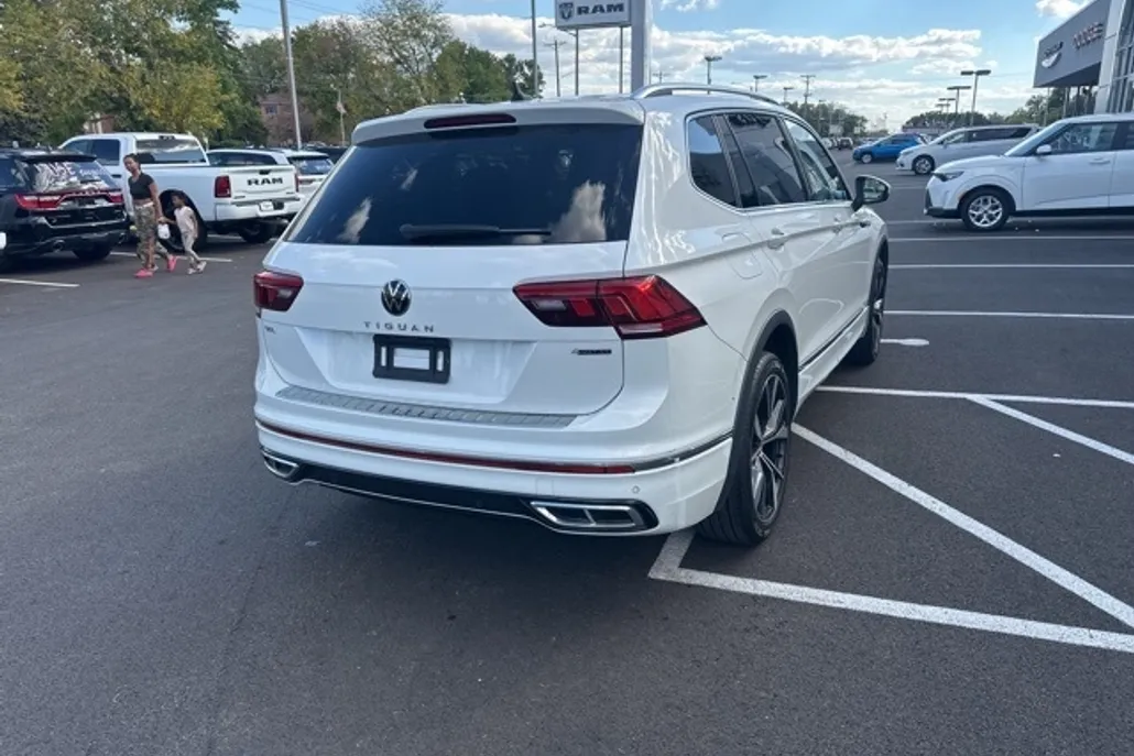 2022 Volkswagen Tiguan SEL Premium R-Line photo 1