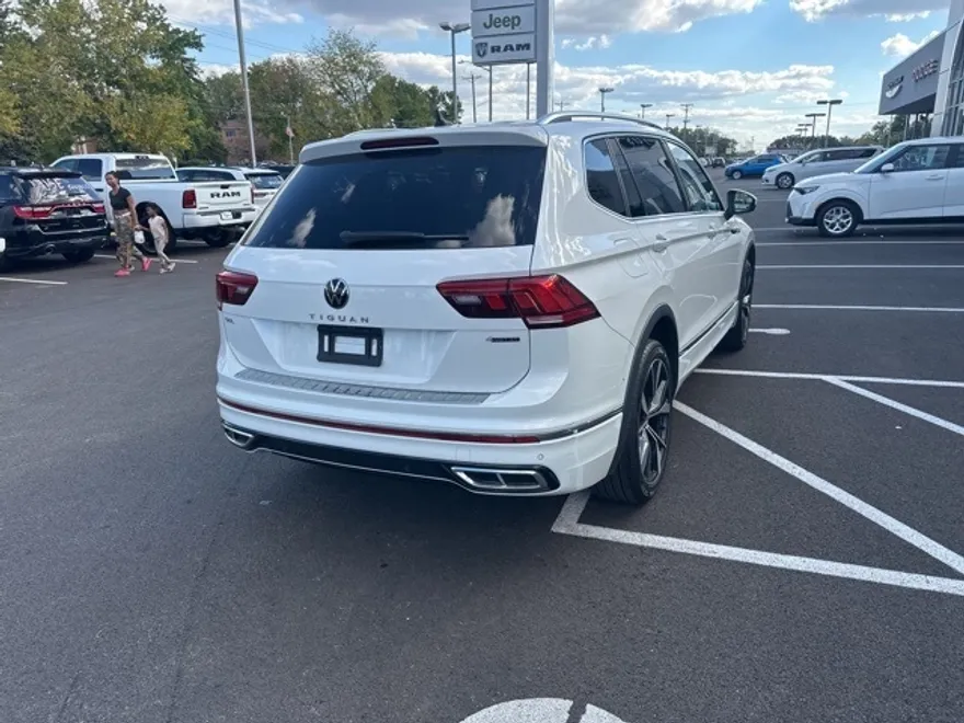 2022 Volkswagen Tiguan SEL Premium R-Line photo 1