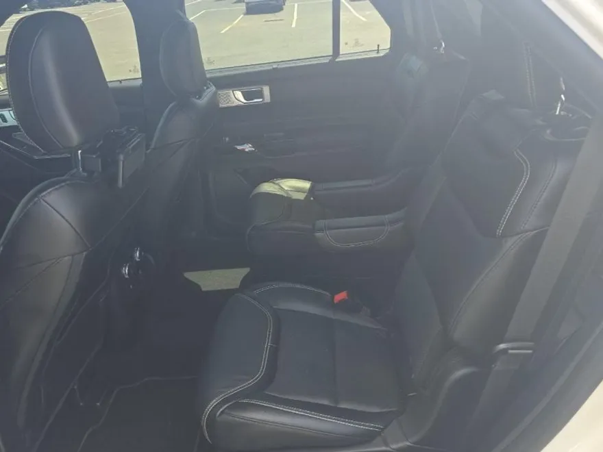 2021 Ford Explorer ST photo 1