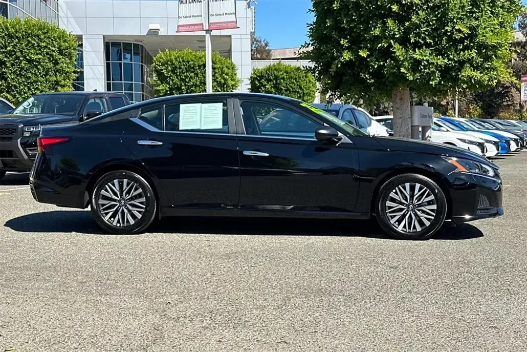 2025 Nissan Altima 2.5 SV photo 1