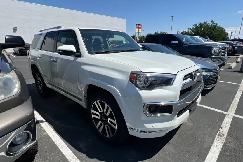 2023 Toyota 4Runner Limited photo 1