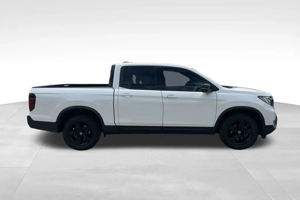 2022 Honda Ridgeline Black Edition photo 1