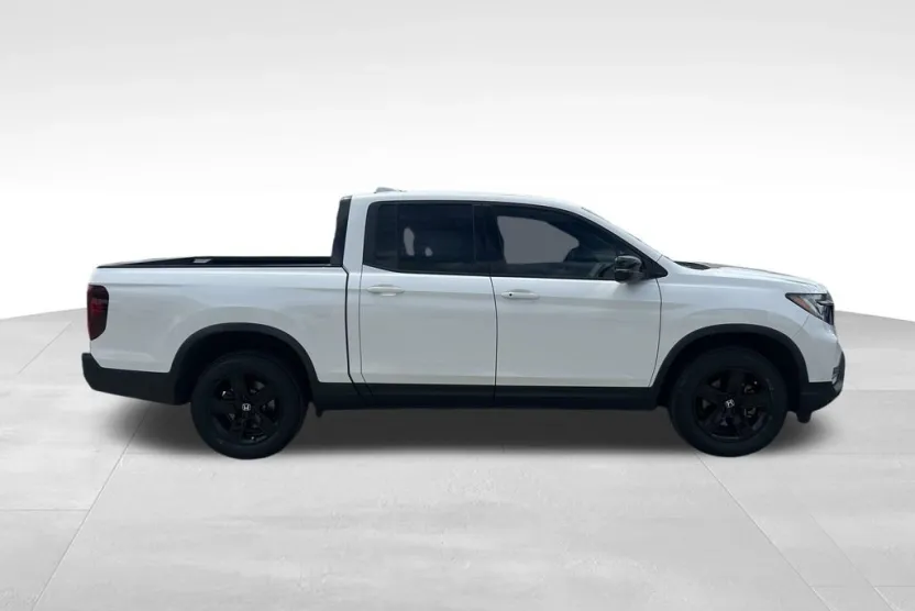 2022 Honda Ridgeline Black Edition photo 1