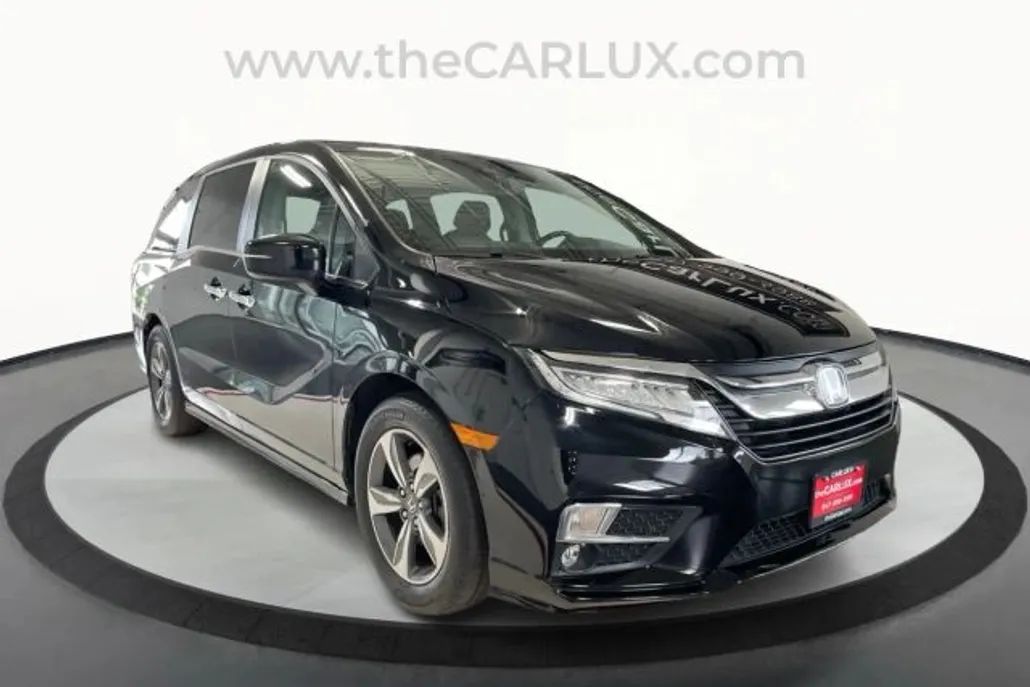2018 Honda Odyssey Touring photo 1