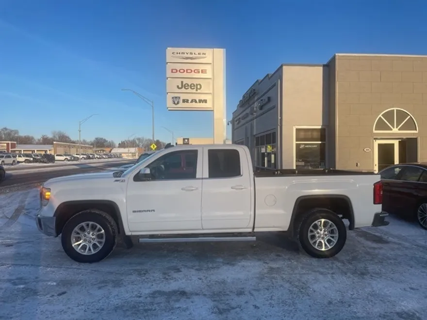 2015 Gmc Sierra 1500 SLE photo 1