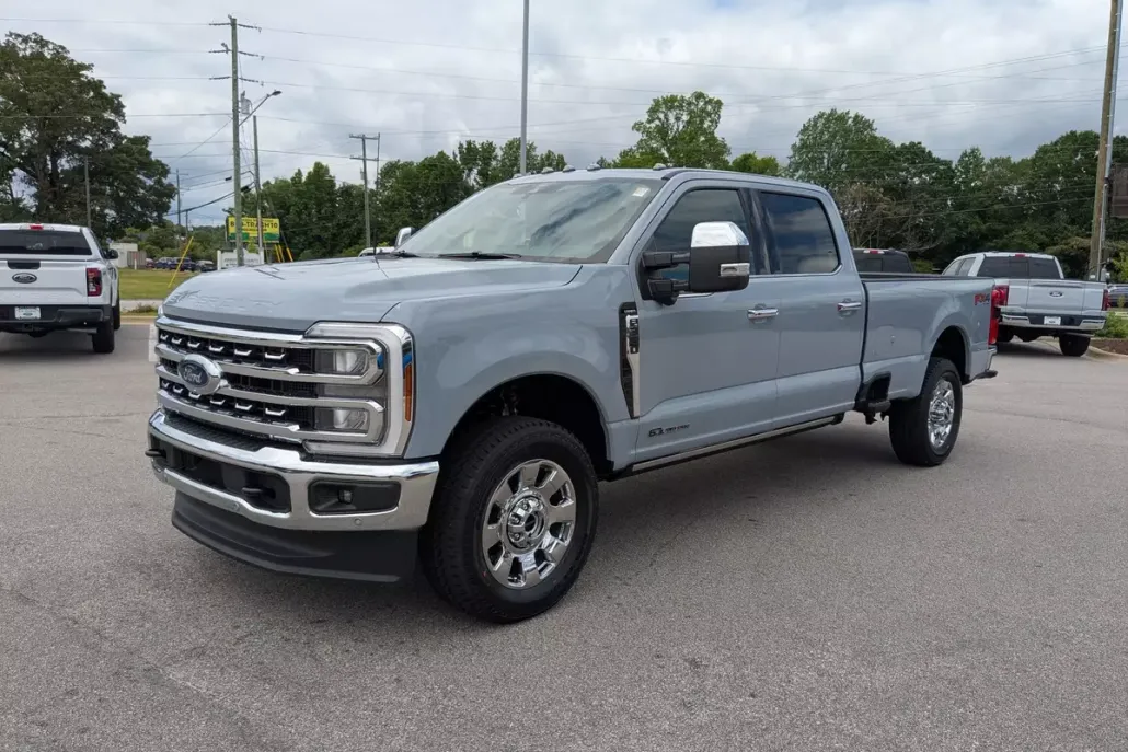 2025 Ford F-350 Lariat photo 1