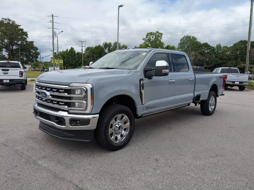 2025 Ford F-350 Lariat photo 1