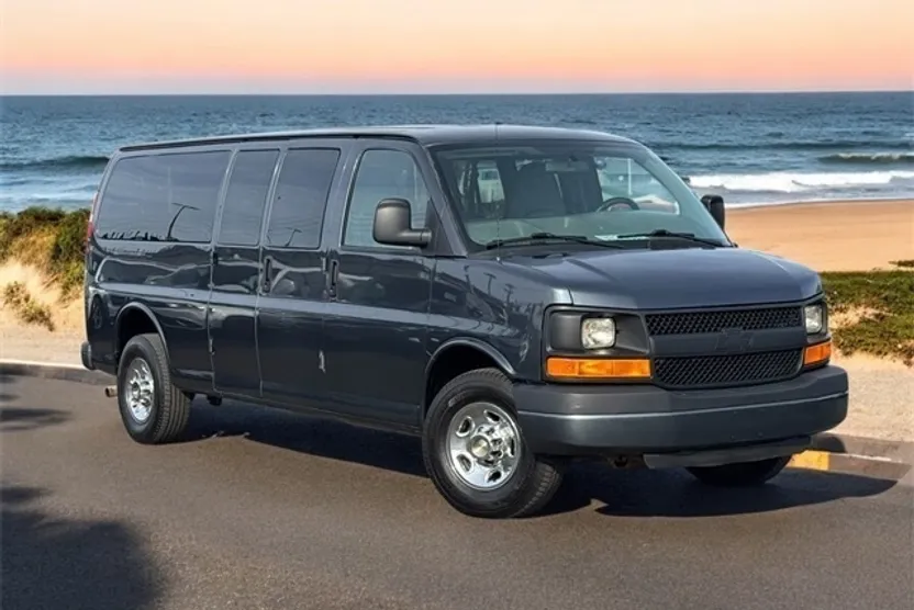 2015 Chevrolet Express 3500 LS Passenger Van photo 1
