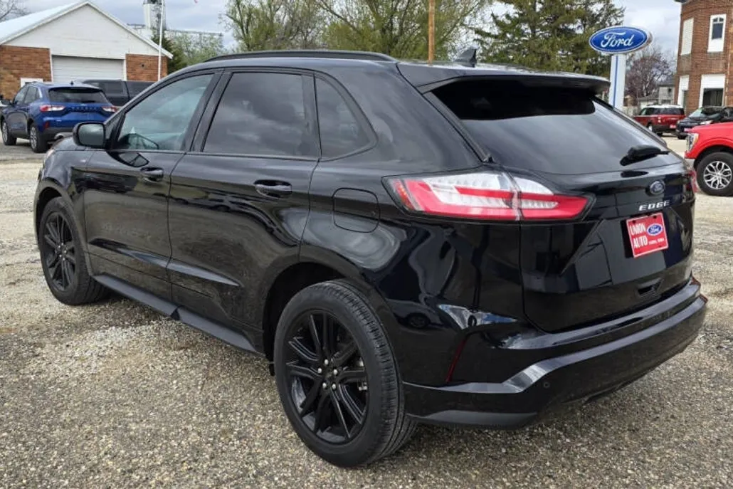2022 Ford Edge ST-Line photo 1