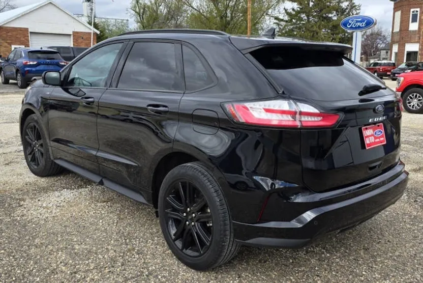 2022 Ford Edge ST-Line photo 1
