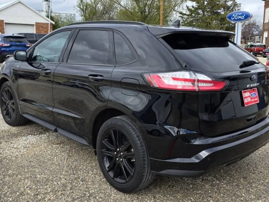 2022 Ford Edge ST-Line photo 1