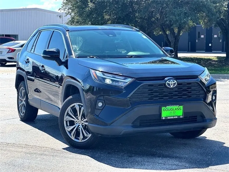 2022 Toyota RAV4 Hybrid XLE Premium photo 1