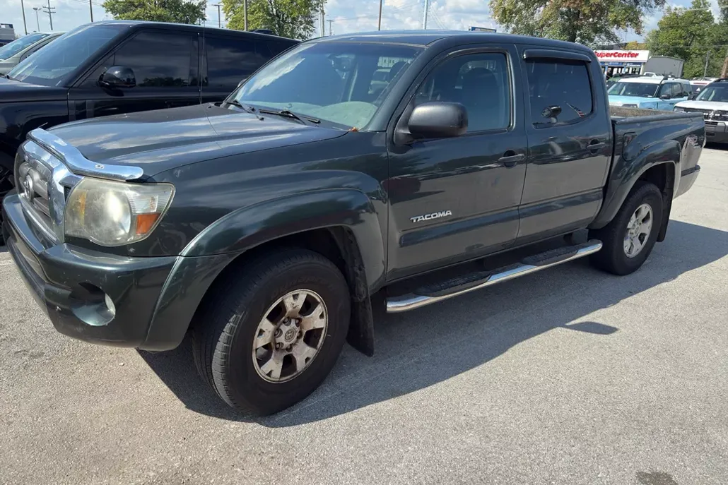 2010 Toyota Tacoma Base V6 4x4 photo 1