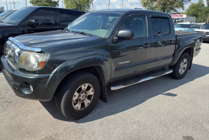 2010 Toyota Tacoma Base V6 4x4 photo 1