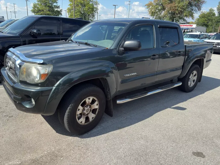2010 Toyota Tacoma Base V6 4x4 photo 1