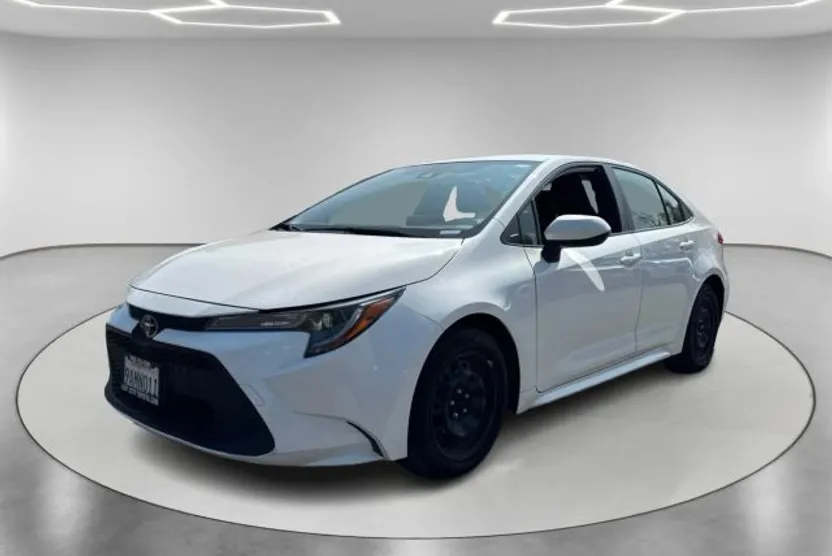 2022 Toyota Corolla LE photo 1