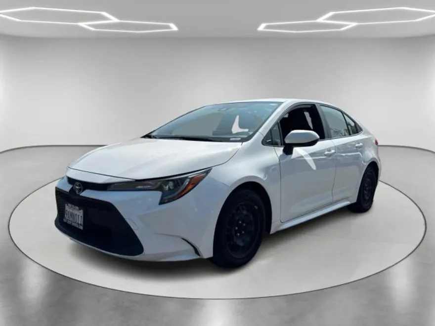 2022 Toyota Corolla LE photo 1