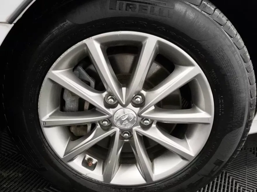 2019 Hyundai Sonata SE photo 1