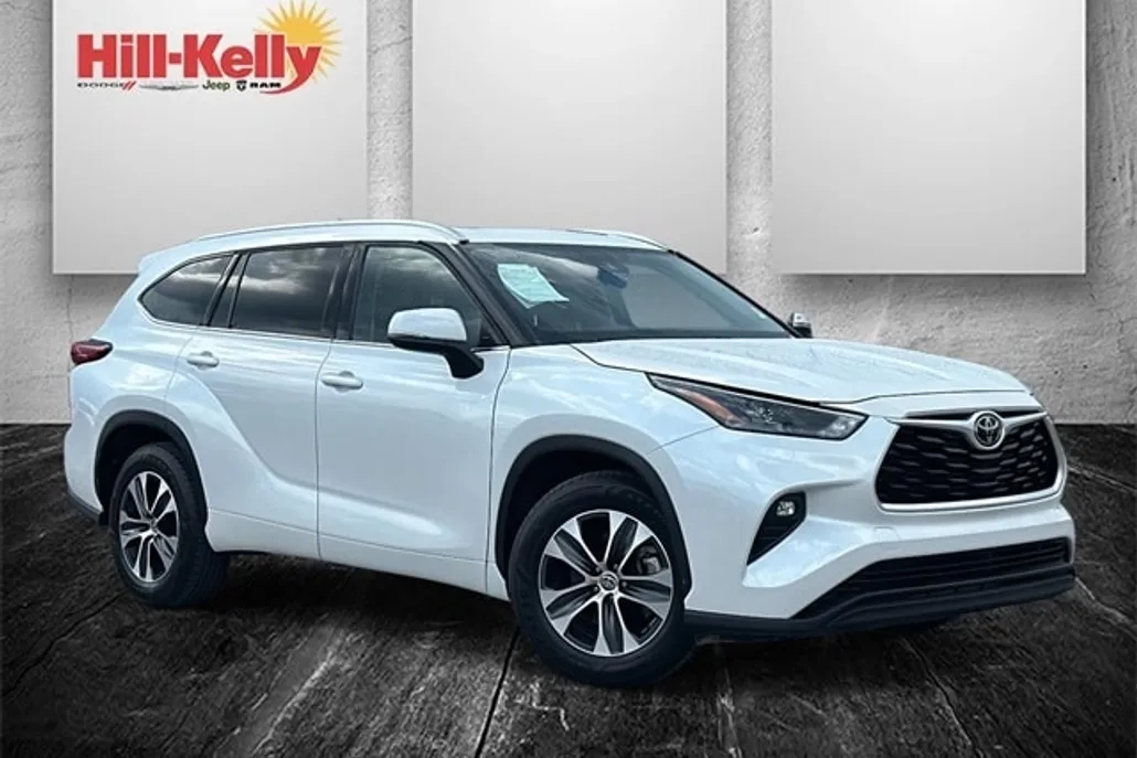 2022 Toyota Highlander XLE photo 1