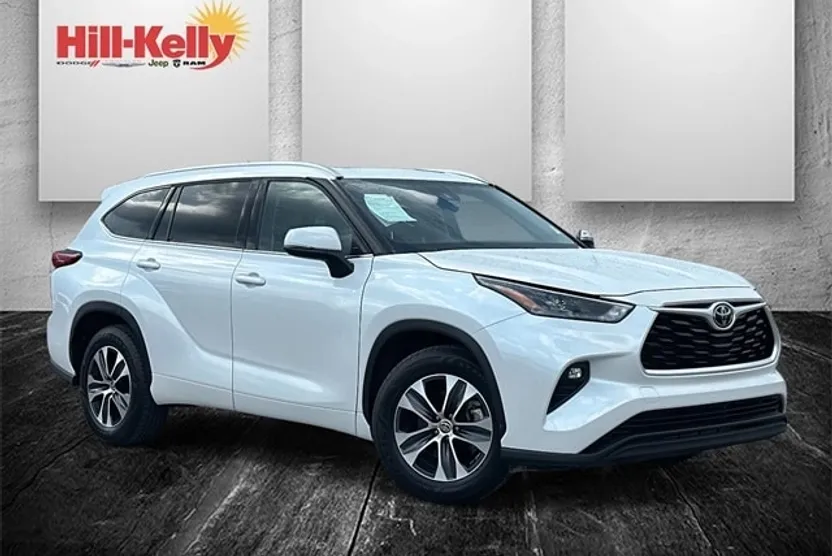 2022 Toyota Highlander XLE photo 1