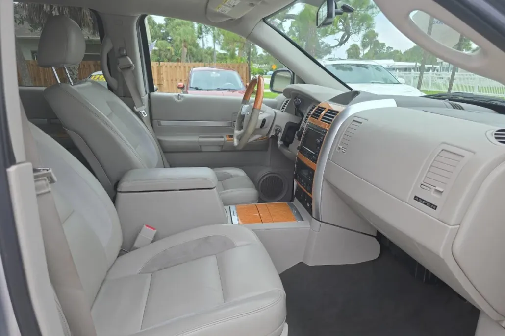 2007 Chrysler Aspen Limited photo 1