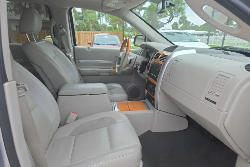 2007 Chrysler Aspen Limited photo 1