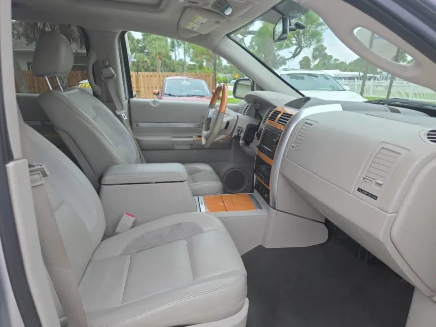 2007 Chrysler Aspen Limited photo 1
