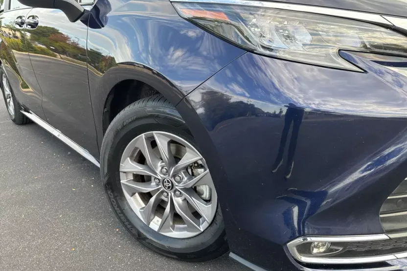 2024 Toyota Sienna XLE photo 1