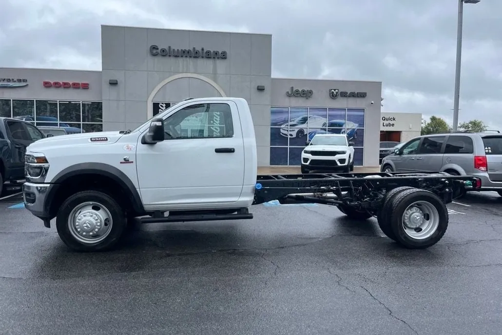 2025 Ram 5500 photo 1