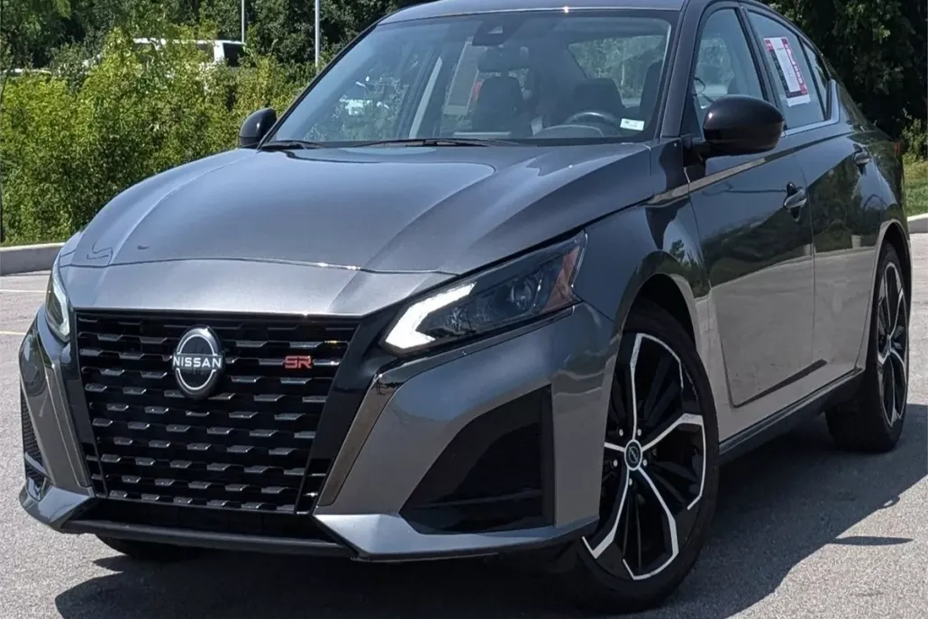2023 Nissan Altima 2.5 SR photo 1