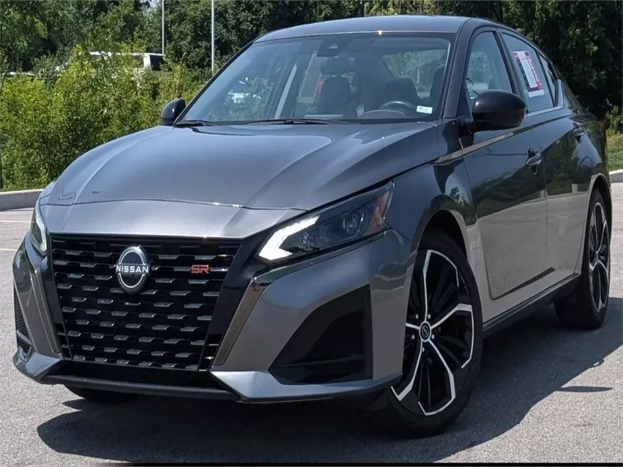 2023 Nissan Altima 2.5 SR photo 1