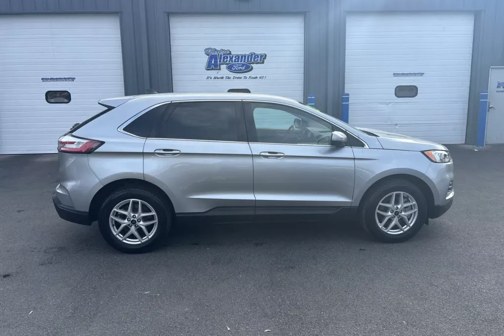 2024 Ford Edge SEL photo 1