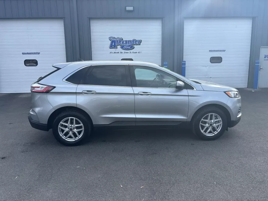 2024 Ford Edge SEL photo 1